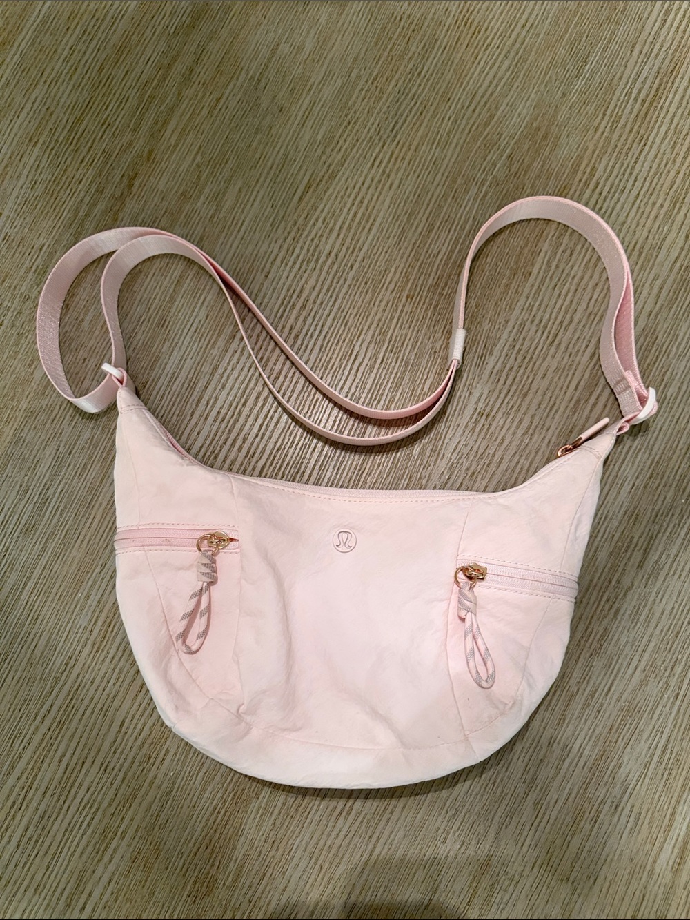 Lululemon small slouchy sling 3L bag